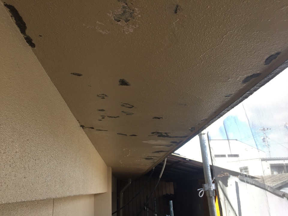 岐阜市 塗装前の高圧洗浄と下地処理を行いました