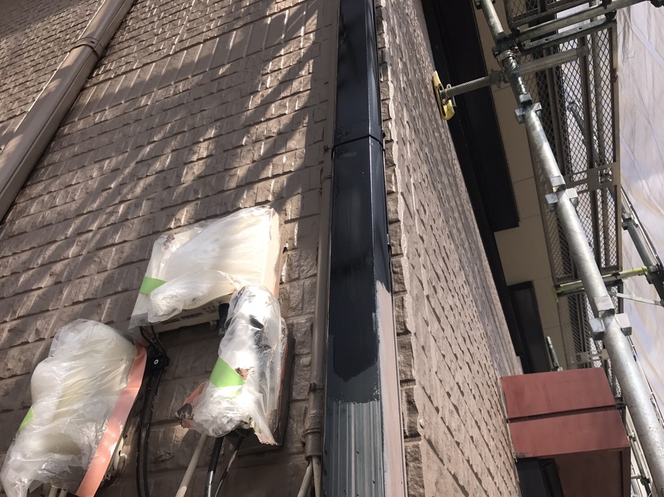 揖斐郡池田町 雨樋とシャッターボックスの上塗りを行いました