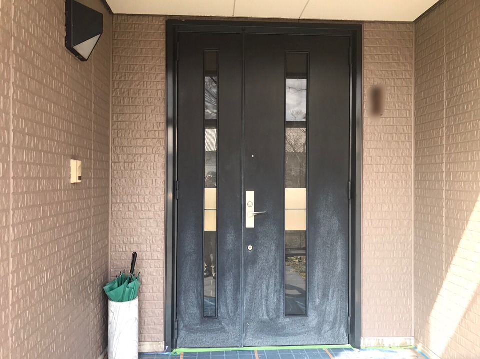 揖斐郡池田町 玄関ドアもダークグレーで塗装