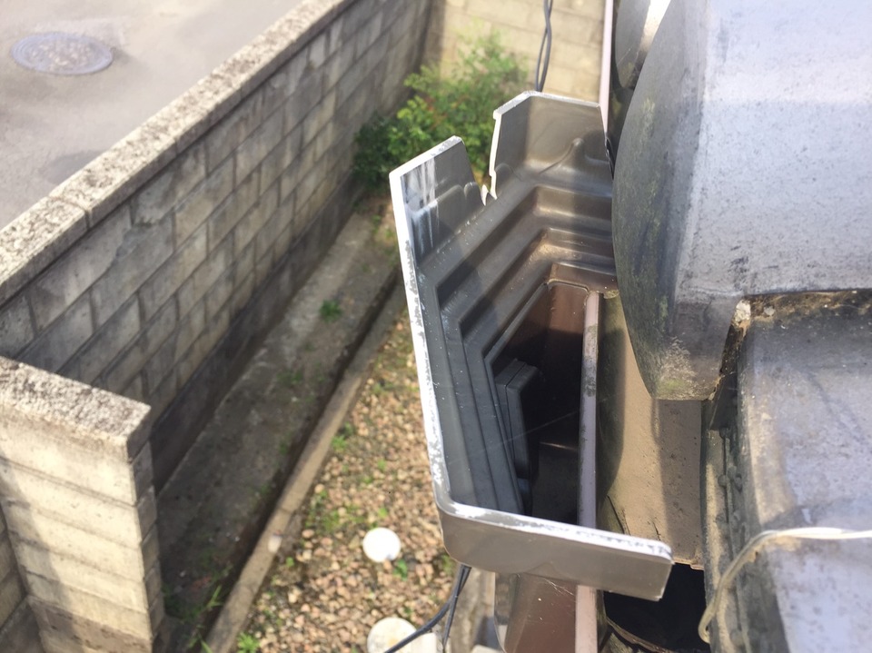 揖斐郡池田町 火災保険を使って樋工事を行いました